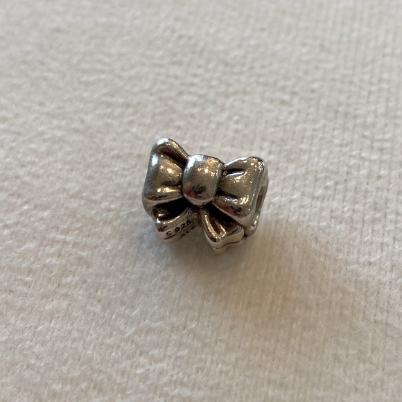 Retired Pandora Silver Ribbon Bow ๐ Charm - Picture 2 of 5